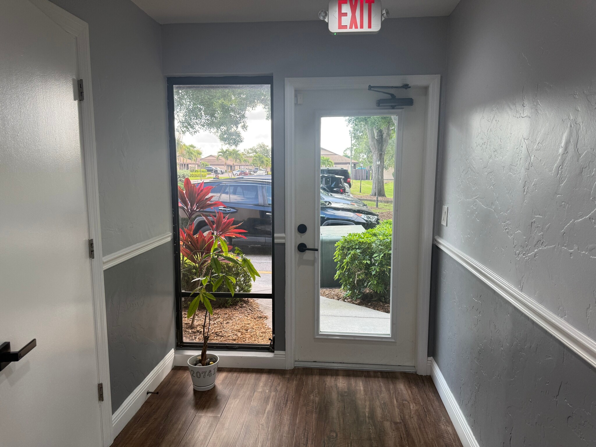 12734 Kenwood Ln, Fort Myers, FL à louer Photo de l’immeuble– Image 1 sur 21
