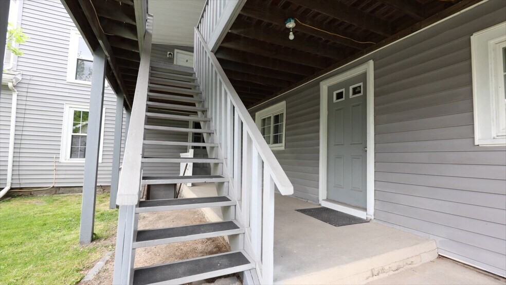 464 Main St, New Milford, PA à vendre - Vidéo sur l’annonce professionnelle – Image 2 sur 100