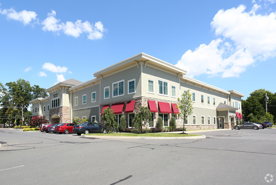 250 Delaware Ave, Delmar, NY à louer - Photo principale – Image 1 sur 14