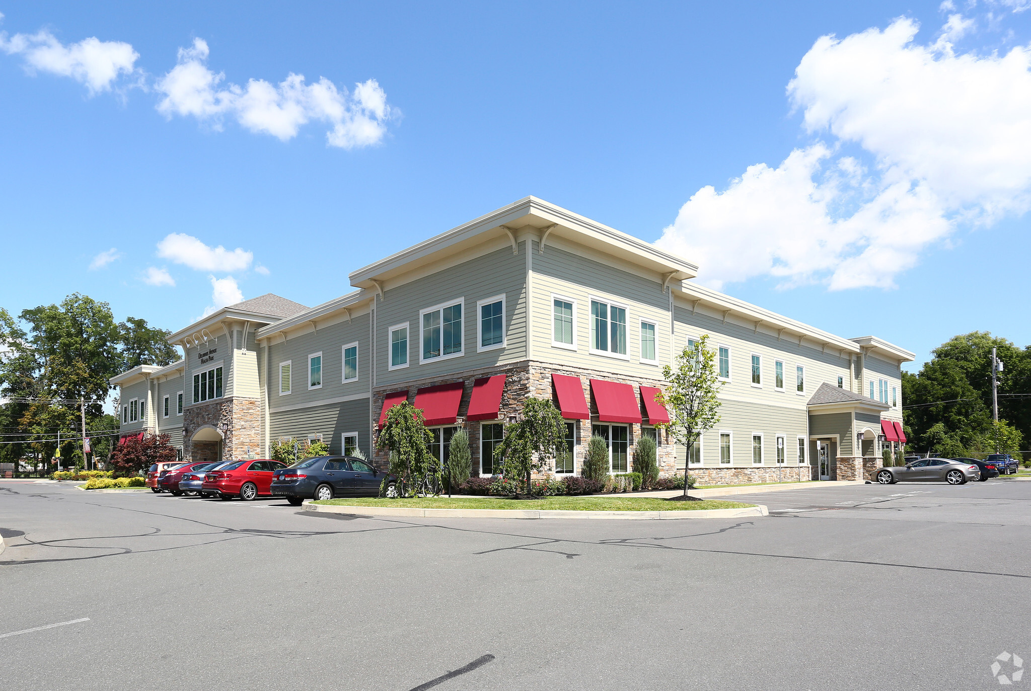 250 Delaware Ave, Delmar, NY à louer Photo principale– Image 1 sur 15