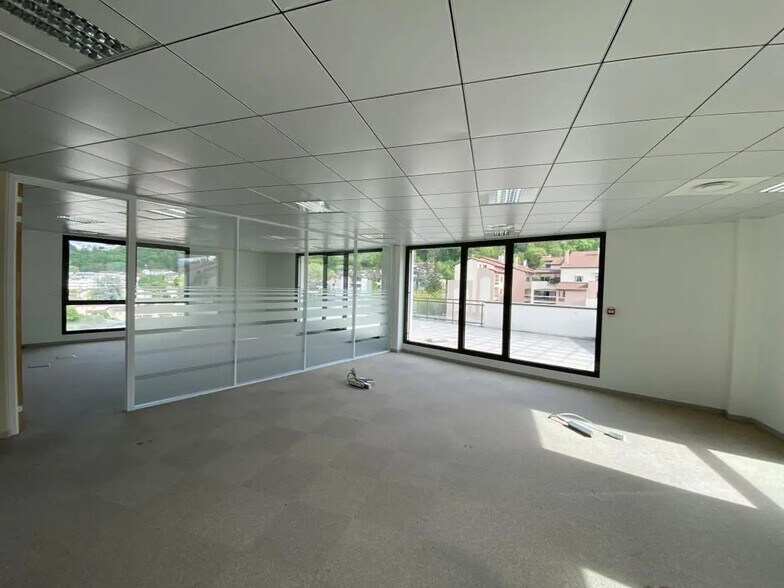 Bureau dans Lyon à louer - Photo de l’immeuble – Image 2 sur 39