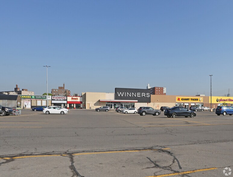 1151 Dundas St, Mississauga, ON à louer - Photo de l’immeuble – Image 3 sur 3