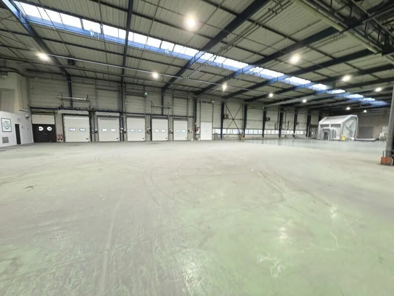 Local d’activités dans Louvres à louer - Photo intérieure – Image 1 sur 8