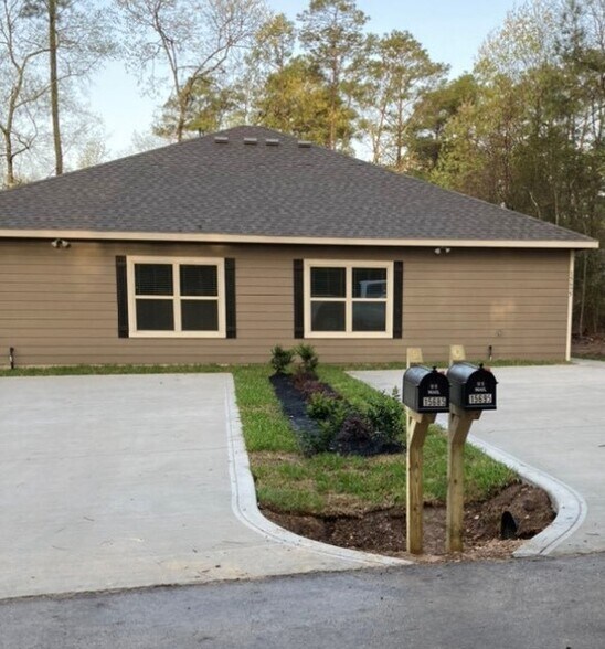 8 Duplexes portefeuille de 8 biens à vendre sur LoopNet.fr - Photo de l’immeuble – Image 2 sur 22