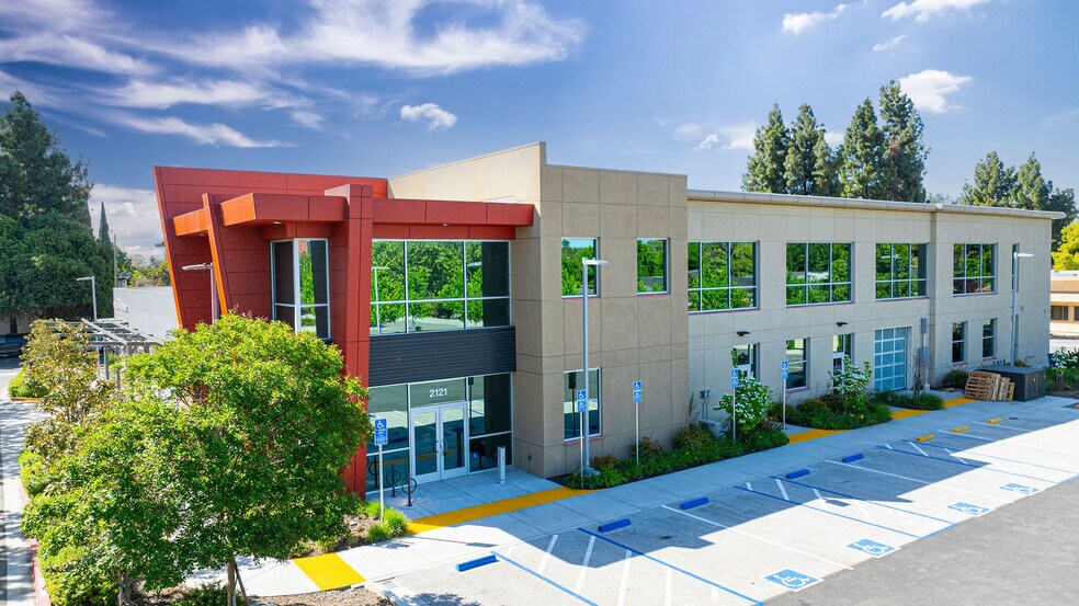 2121 Alexian Dr, San Jose, CA à louer - Photo de l’immeuble – Image 2 sur 12