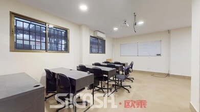 Bureaux/Local commercial dans Parla, Madrid à louer Photo intérieure– Image 2 sur 13