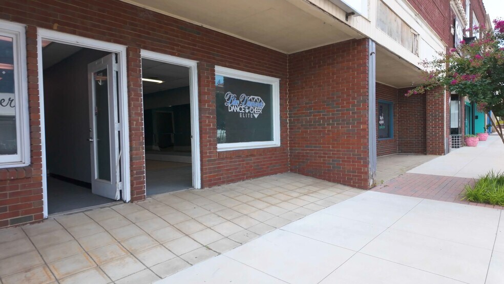 101-105 S Scales St, Reidsville, NC à vendre - Vidéo sur l’annonce professionnelle – Image 2 sur 54