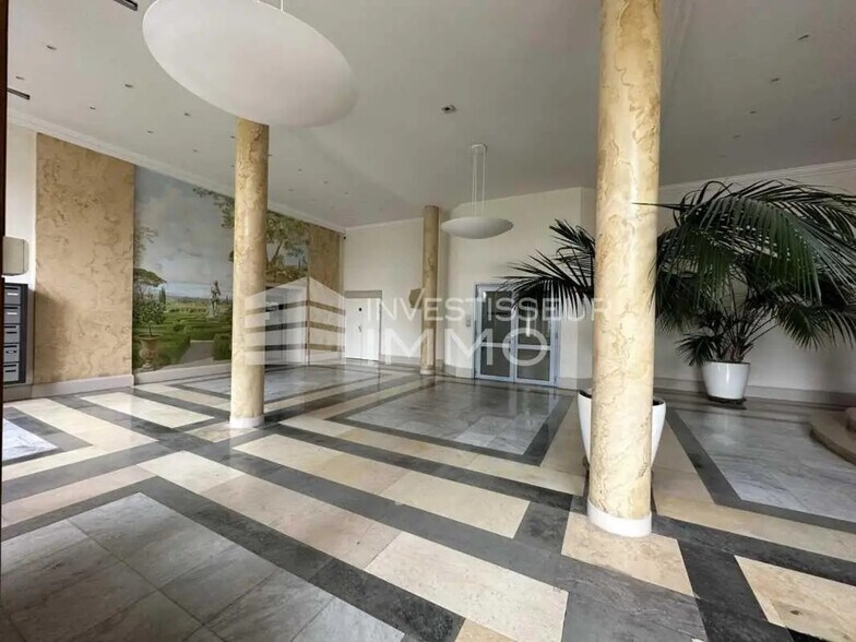 Bureau dans Avon à vendre - Photo de l’immeuble – Image 2 sur 4