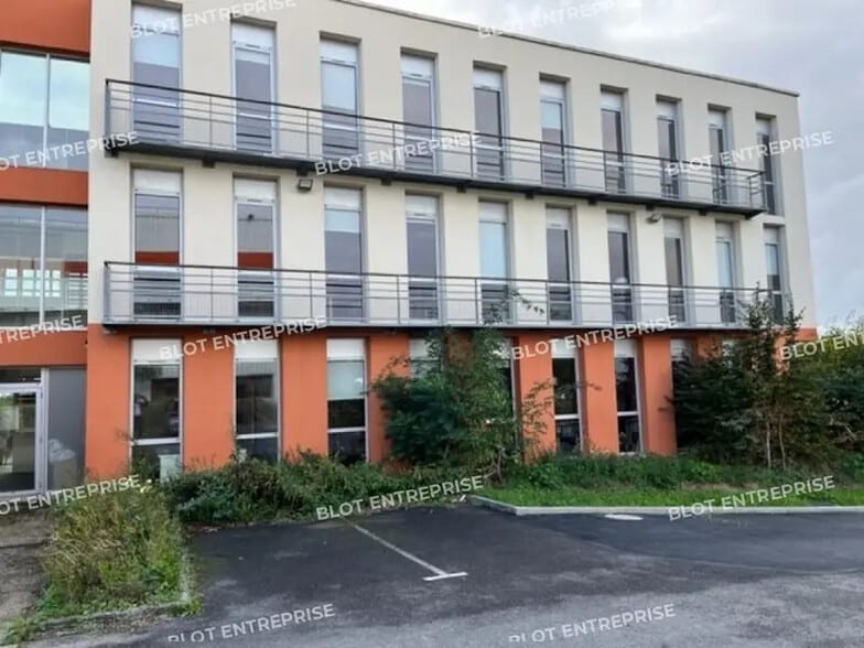Bureau dans Melesse à vendre - Photo de l’immeuble – Image 2 sur 13