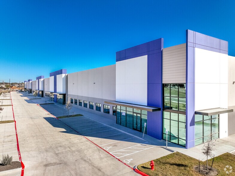 5930-6010 Eisenhauer Rd, San Antonio, TX à louer - Photo de l’immeuble – Image 2 sur 3