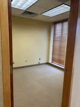 2040 Douglas Dr N, Golden Valley, MN à louer Photo intérieure– Image 2 sur 5