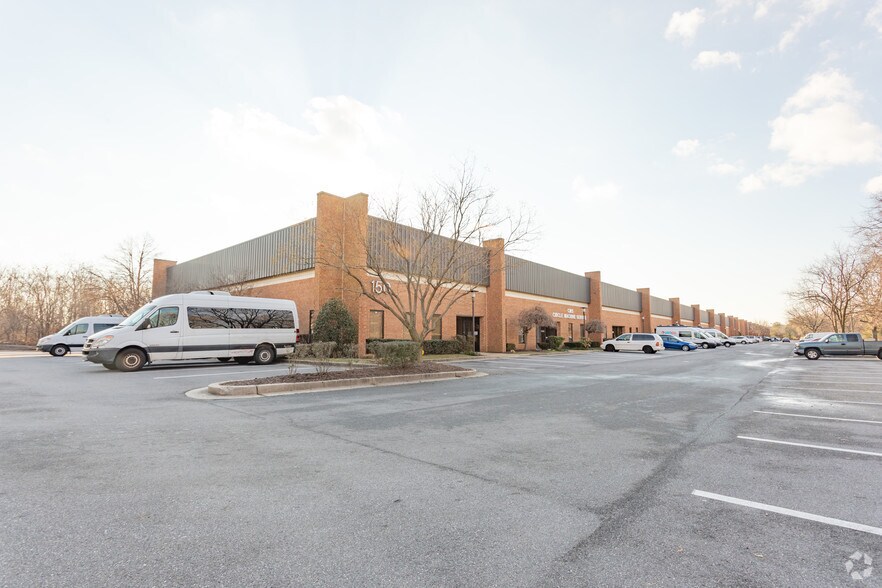 150 Blades Ln, Glen Burnie, MD à louer - Photo de l’immeuble – Image 2 sur 7