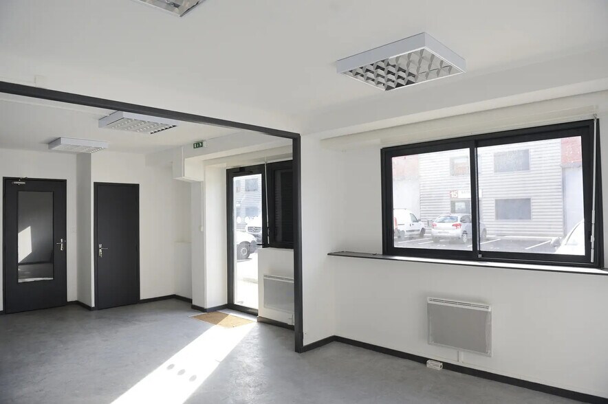 254 Rue Francis De Pressensé, Villeurbanne à louer - Photo de l’immeuble – Image 2 sur 4