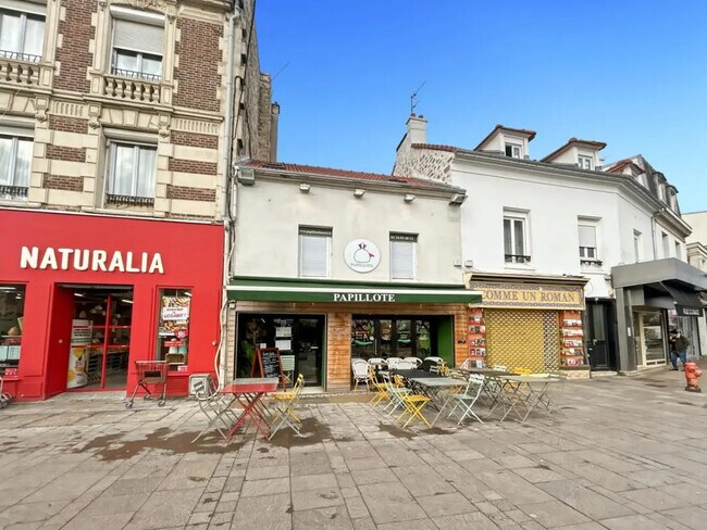 Plus de détails pour 42 Place Maurice Berteaux, Chatou - Local commercial à vendre