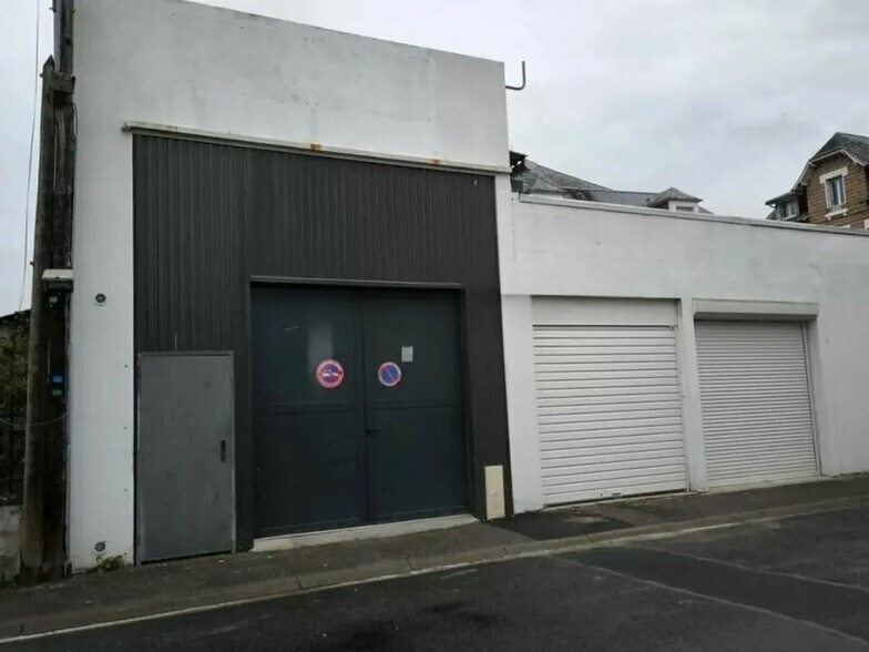 Local d’activités dans Brive-la-Gaillarde à louer - Photo de l’immeuble – Image 1 sur 1