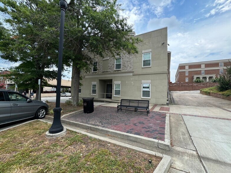 136 W McIntosh St, Milledgeville, GA à louer - Photo de l’immeuble – Image 2 sur 7