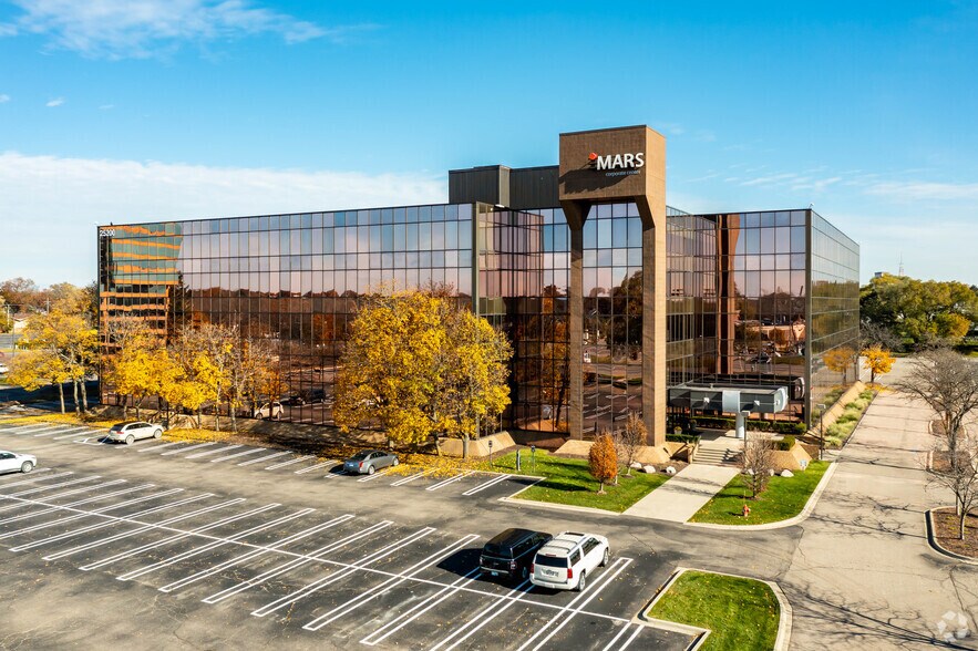 25200 Telegraph Rd, Southfield, MI à louer - Photo de l’immeuble – Image 3 sur 28