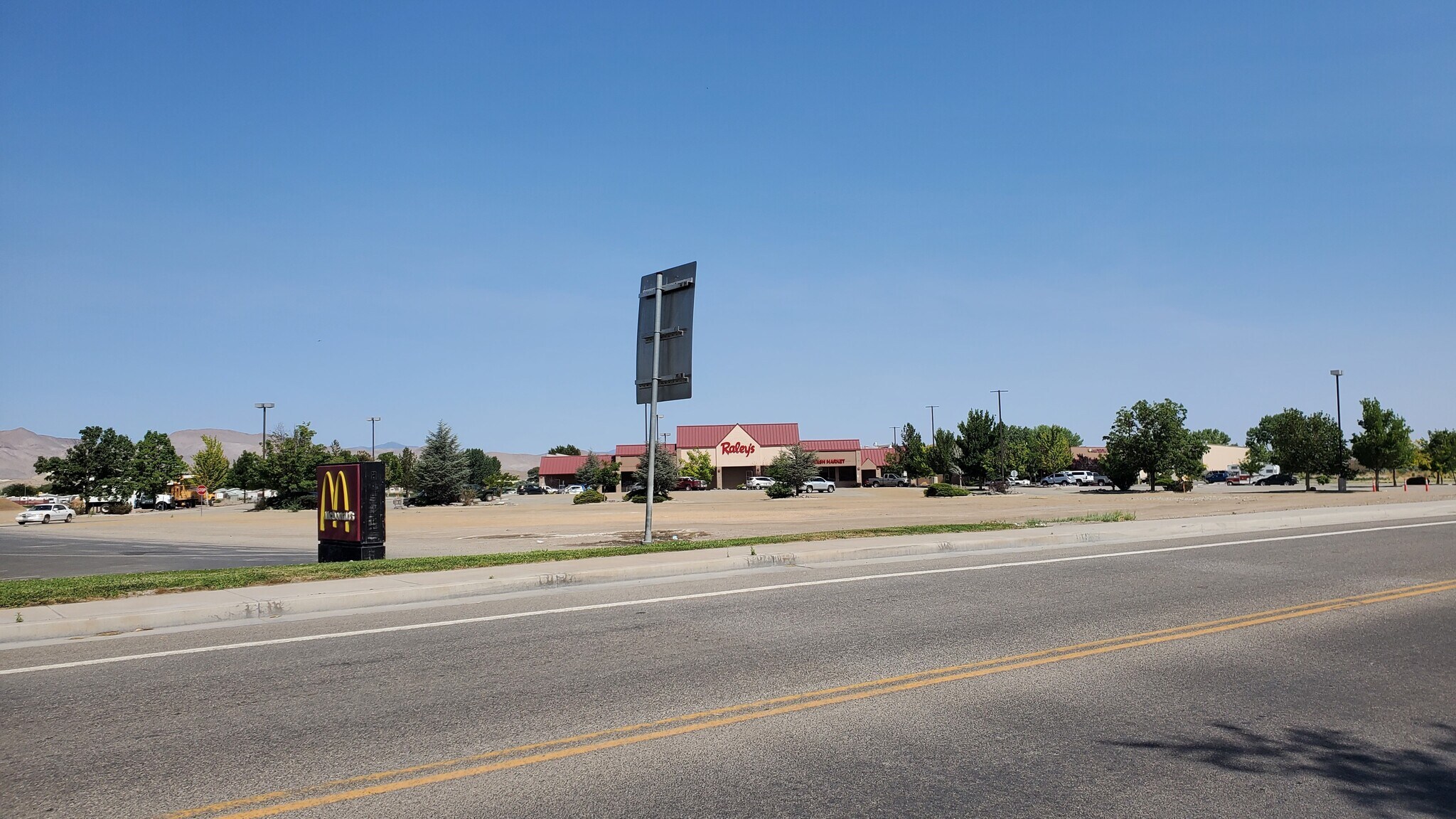 164 W Goldfield Ave, Yerington, NV à vendre Photo principale– Image 1 sur 2