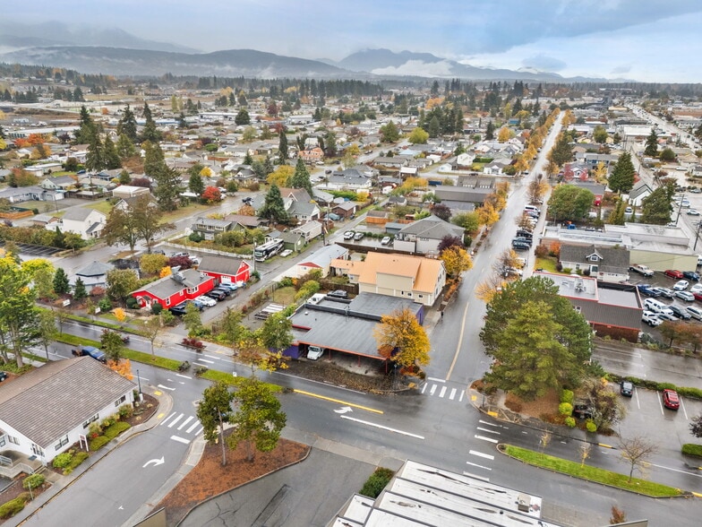 209 S Sequim Ave, Sequim, WA à louer - Aérien – Image 3 sur 36