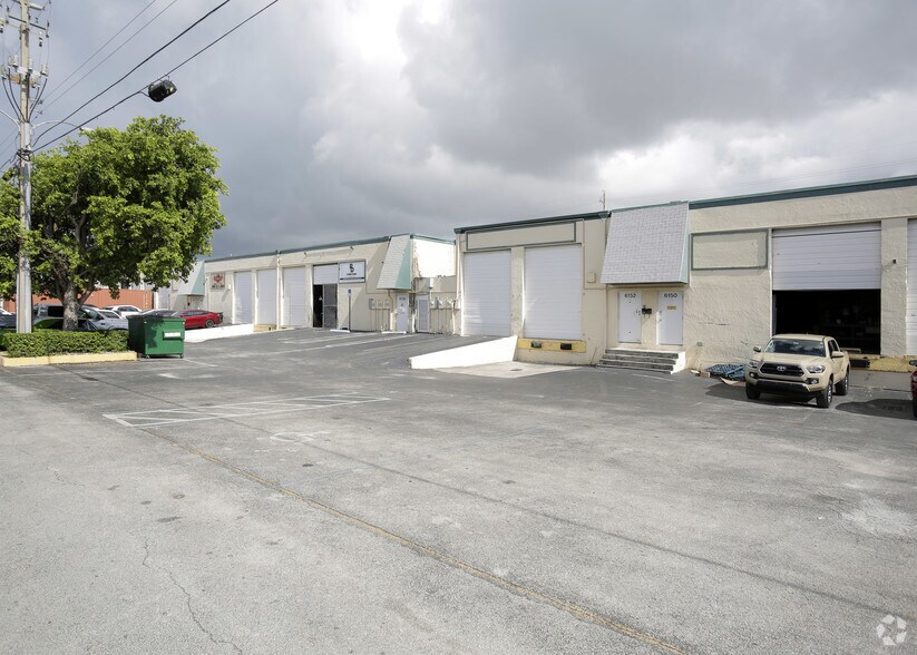 6146-6188 NW 74th Ave, Miami, FL à louer - Photo de l’immeuble – Image 3 sur 8