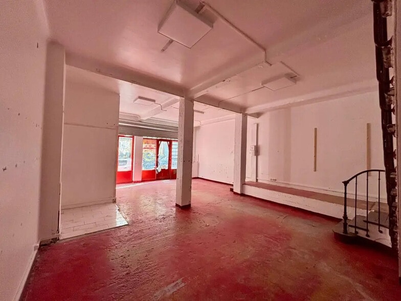 Local commercial dans Paris à louer - Photo de l’immeuble – Image 3 sur 8