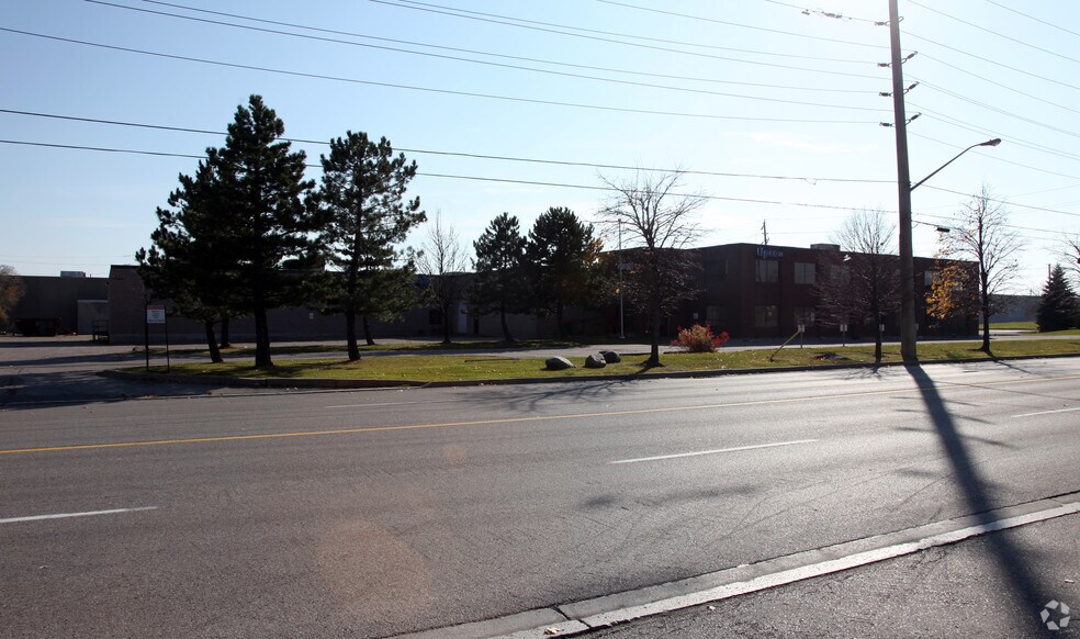 1 Coventry Rd, Brampton, ON à vendre - Photo de l’immeuble – Image 3 sur 3