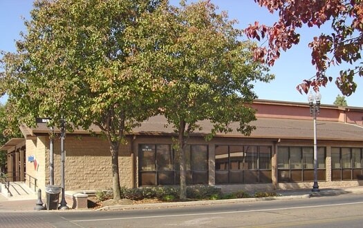 345 N Main St, Porterville, CA à louer - Photo de l’immeuble – Image 2 sur 3