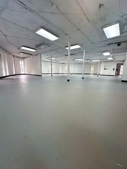 18500 NE 5th Ave, Miami Gardens, FL à louer - Photo de l’immeuble – Image 1 sur 6