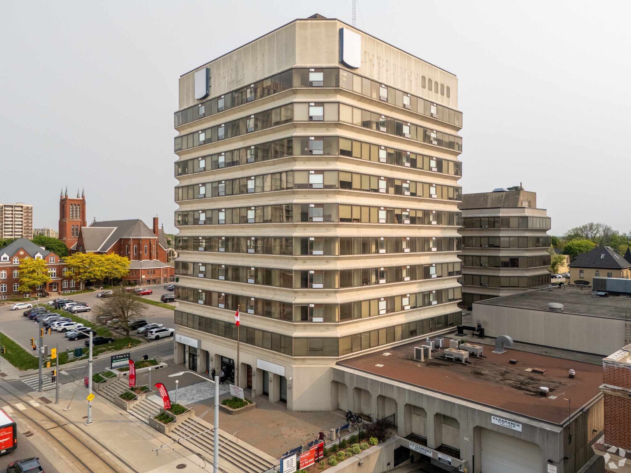 30-32 Duke St W, Kitchener, ON à louer Photo principale– Image 1 sur 4