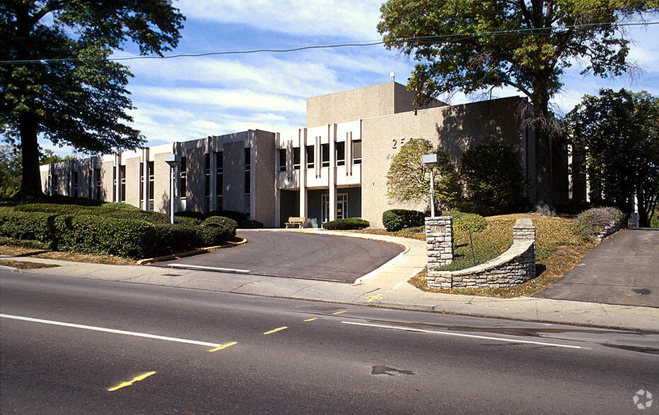 250 William Howard Taft Rd, Cincinnati, OH à vendre - Photo de l’immeuble – Image 2 sur 3