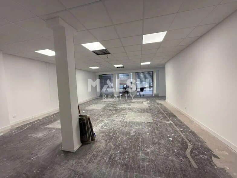 Local commercial dans Saint-Étienne à louer - Photo de l’immeuble – Image 3 sur 4