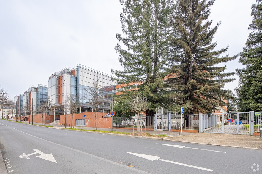 8 Rue De Saint - Cloud, Suresnes à louer - Photo de l’immeuble – Image 3 sur 3