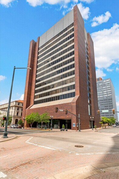 400 Texas St, Shreveport, LA à vendre - Photo de l’immeuble – Image 2 sur 61