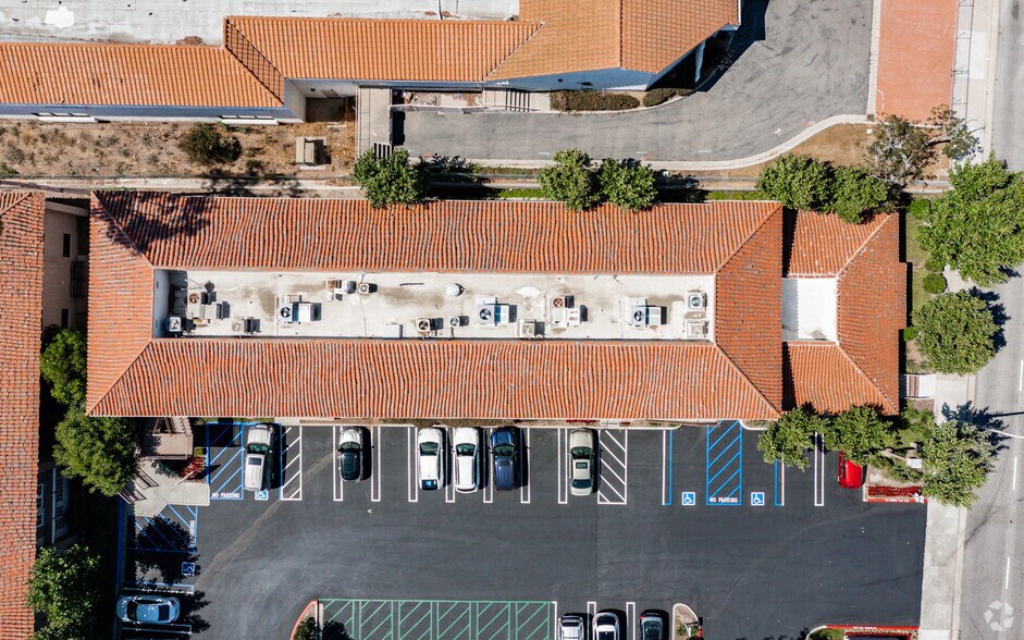 265 S Randolph Ave, Brea, CA à louer - Photo de l’immeuble – Image 3 sur 6