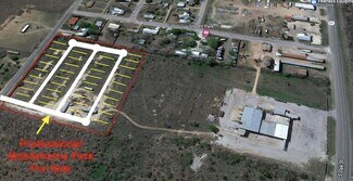 Plus de détails pour 1411 S Pecan, Pearsall, TX - Spécialisé à vendre
