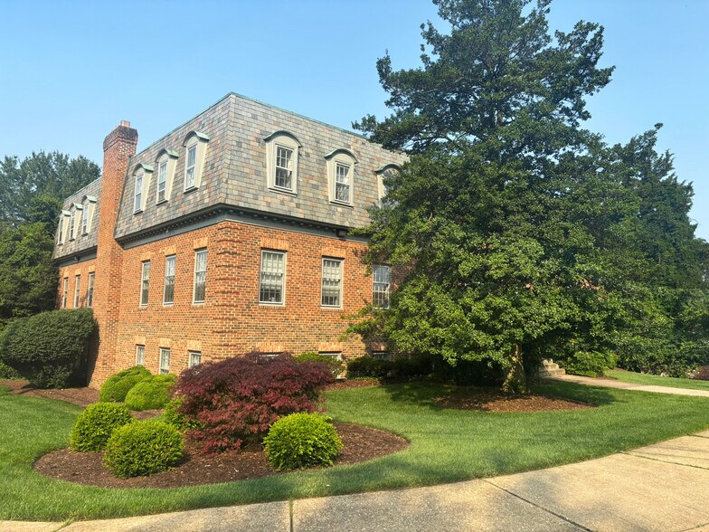 410 Pine St SE, Vienna, VA à vendre - Photo de l’immeuble – Image 2 sur 44