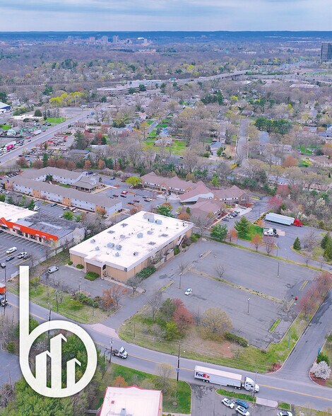 8 Edgeboro Rd, East Brunswick, NJ à louer - Photo de l’immeuble – Image 1 sur 7
