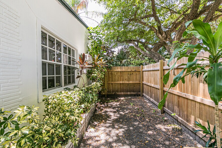 1717 NE 12th St, Fort Lauderdale, FL à vendre - Photo de l’immeuble – Image 3 sur 11