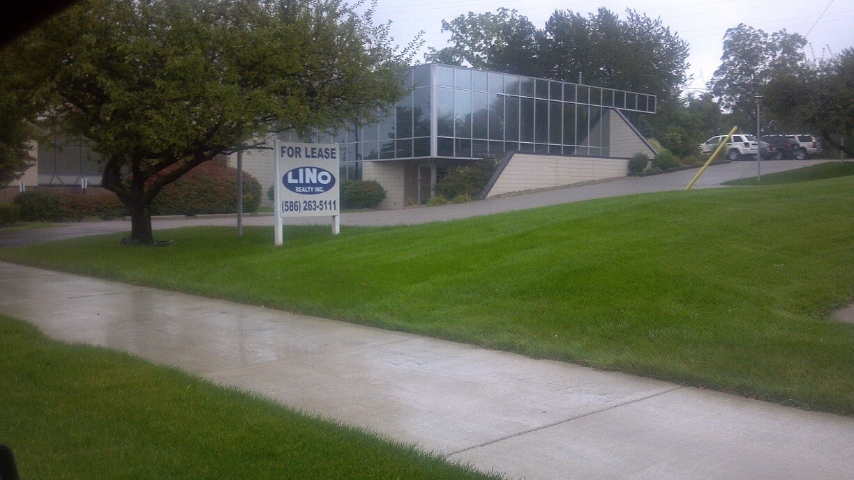 2005 W Hamlin Rd, Rochester Hills, MI à louer Photo de l’immeuble– Image 1 sur 2
