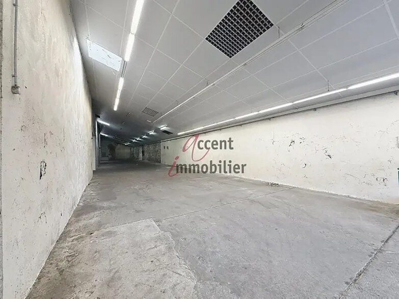 Industriel/Logistique dans Saint-Andiol à vendre - Photo de l’immeuble – Image 3 sur 10
