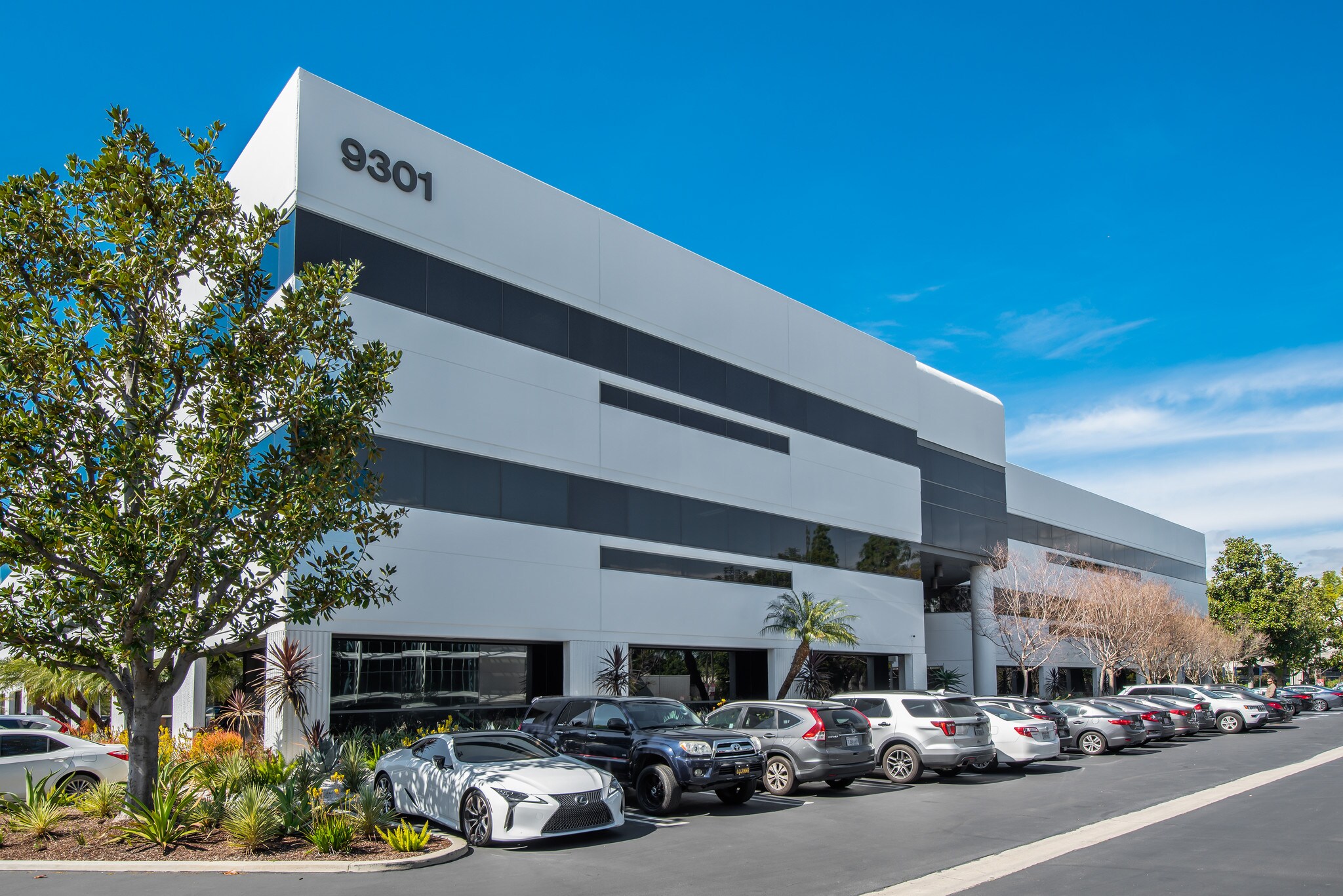 9301 Oakdale Ave, Chatsworth, CA à louer Photo principale– Image 1 sur 9