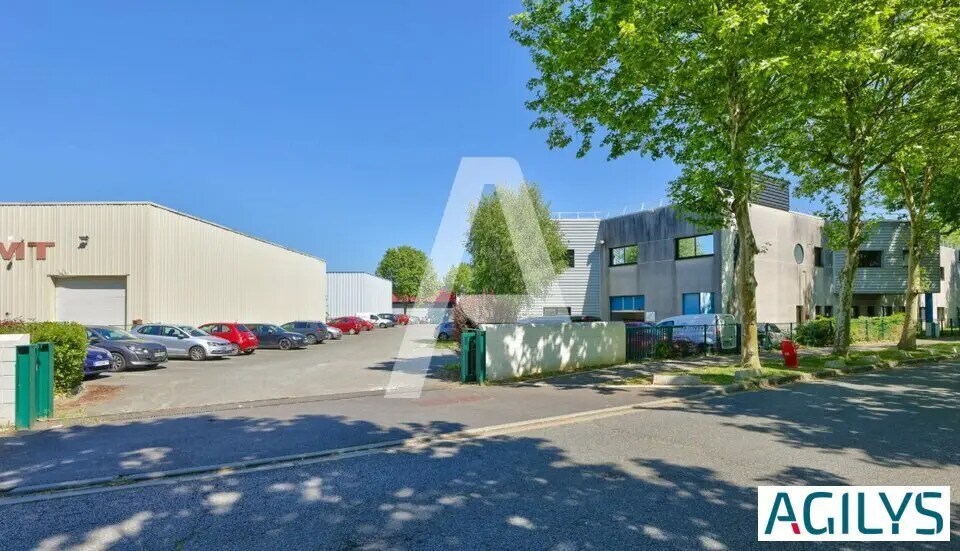 Local d’activités dans Collégien à louer - Photo de l’immeuble – Image 3 sur 4