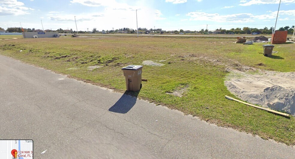 124 31st Pl, Cape Coral, FL à vendre - Photo de l’immeuble – Image 2 sur 4