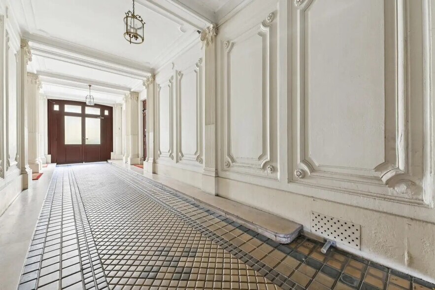 85 Rue Taitbout, Paris à louer - Hall d’entrée – Image 3 sur 14