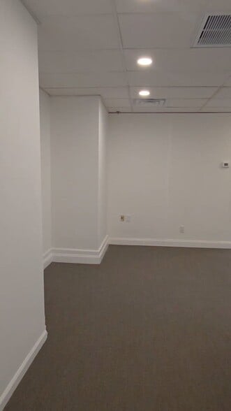 144 Washington St, Newark, NJ à louer - Vidéo sur l’annonce professionnelle – Image 2 sur 18