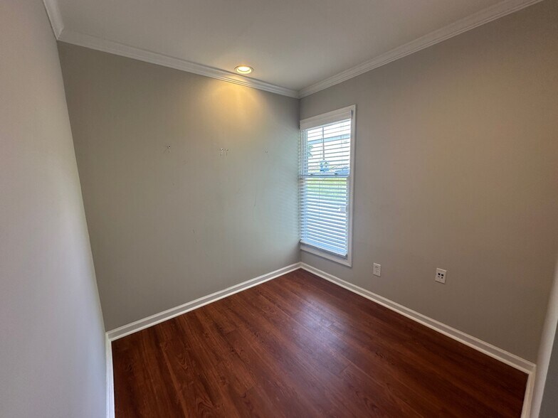 275 E Henry St, Spartanburg, SC à louer - Photo intérieure – Image 3 sur 4
