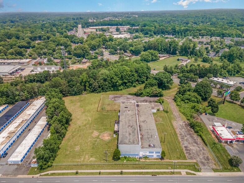 920 Eastway Dr, Charlotte, NC à vendre - Photo de l’immeuble – Image 2 sur 6