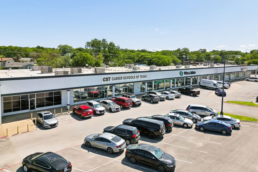 9888 Ferguson Rd, Dallas, TX à louer - Photo de l’immeuble – Image 3 sur 5