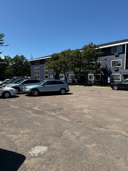350-360 E Birch Ave, Barron, WI à vendre - Photo de l’immeuble – Image 2 sur 13