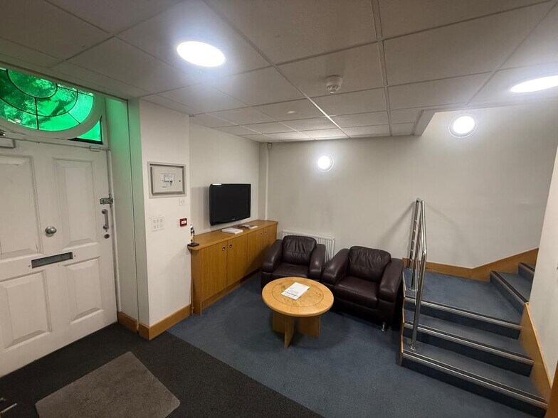 98-100 Wilderspool Causeway, Warrington à vendre - Photo intérieure – Image 1 sur 7